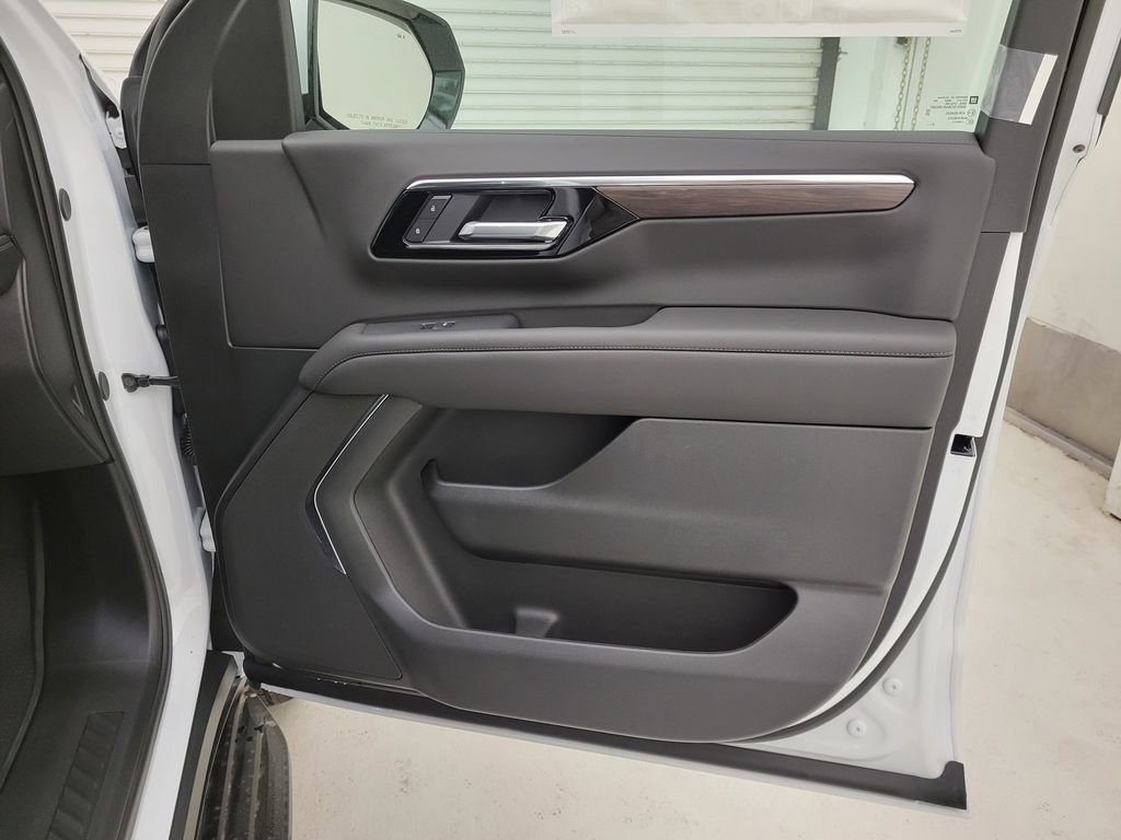 New 2026 Chevrolet Suburban LS RWD image 31