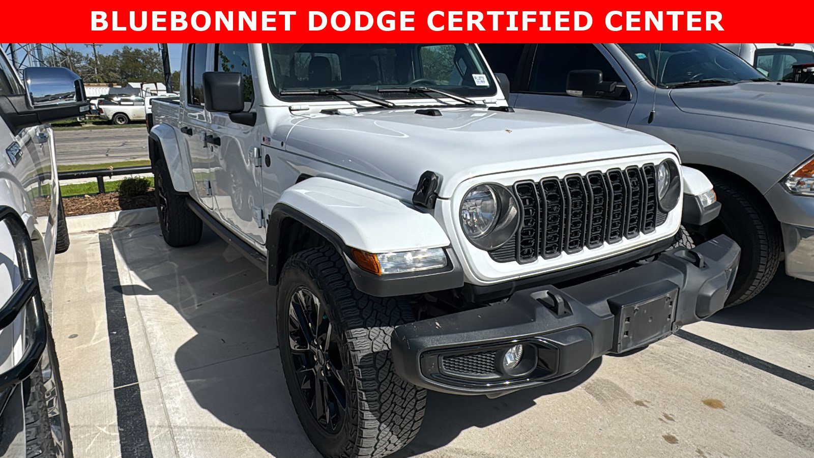 Used 2024 Jeep Gladiator Sport image 3