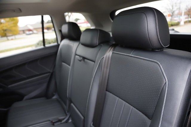 Used 2023 Volkswagen Tiguan SE w/ Panoramic Sunroof Package image 16