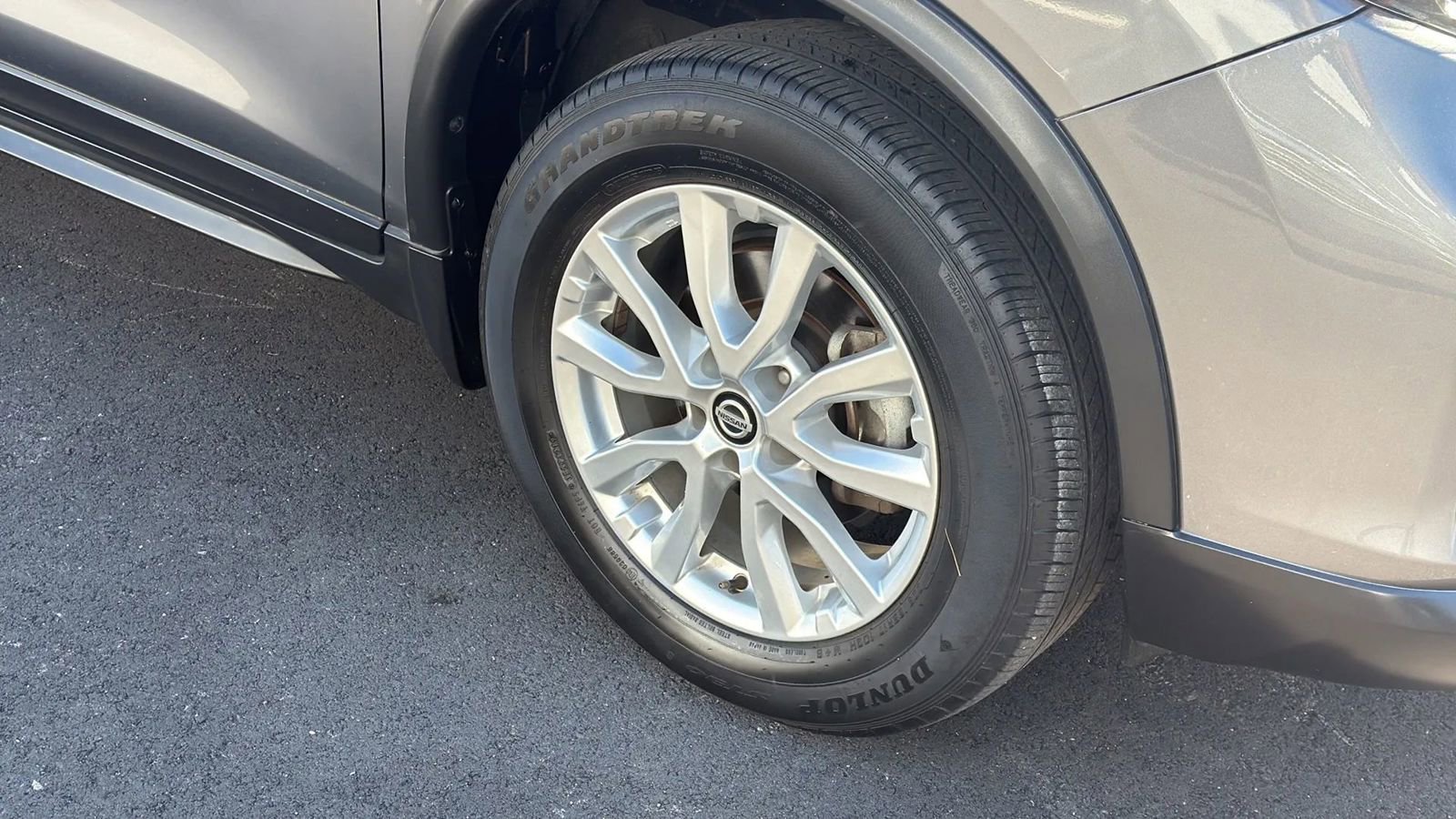 Used 2020 Nissan Rogue SV image 10