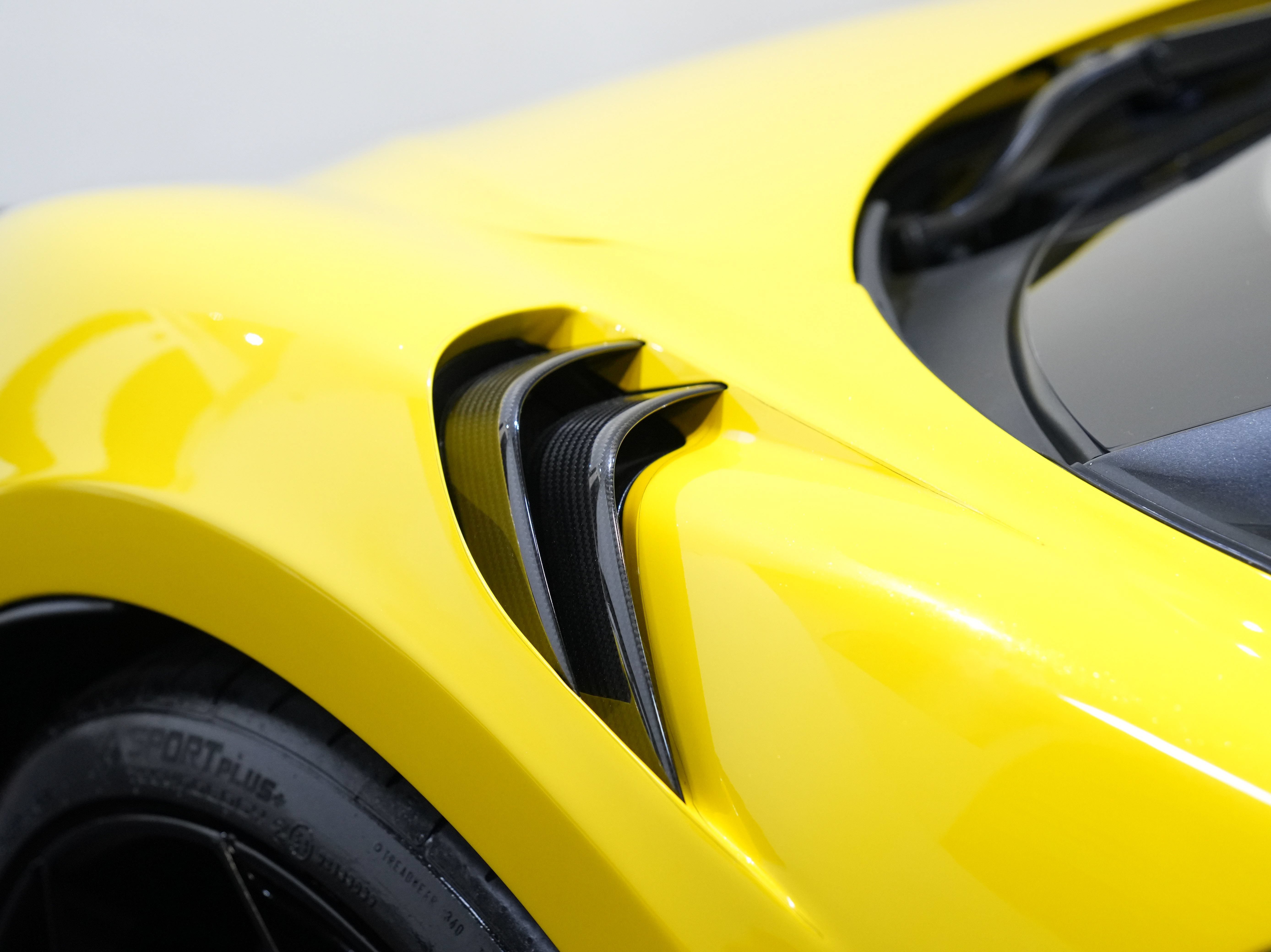 Used 2020 McLaren 600LT Spider RWD image 24