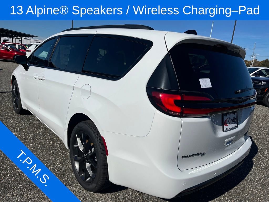 New 2026 Chrysler Pacifica Limited w/ S Appearance Package image 30