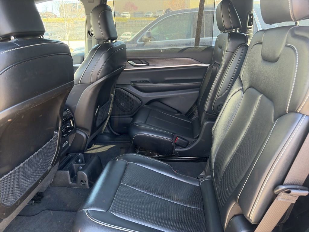 Used 2024 Jeep Grand Cherokee L Limited w/ Luxury Tech Group II image 24