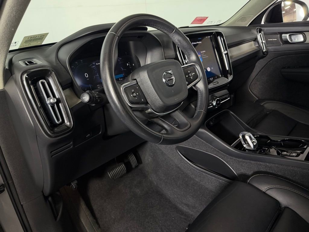 Used 2023 Volvo XC40 B5 Plus w/ Climate Package image 23