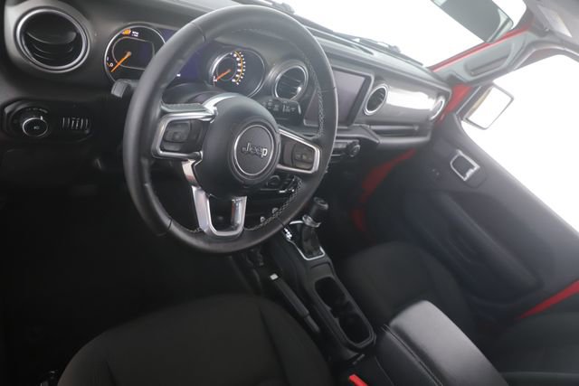 Used 2022 Jeep Wrangler Unlimited Sahara w/ Cold Weather Group AWD/4WD image 17