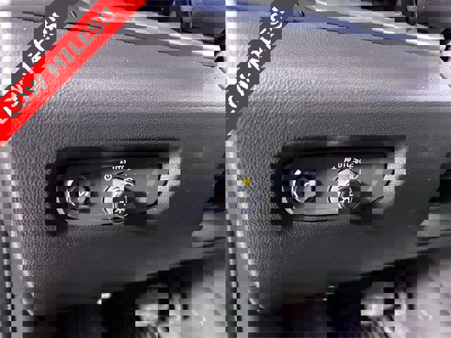 Used 2023 Chevrolet Traverse LT image 18