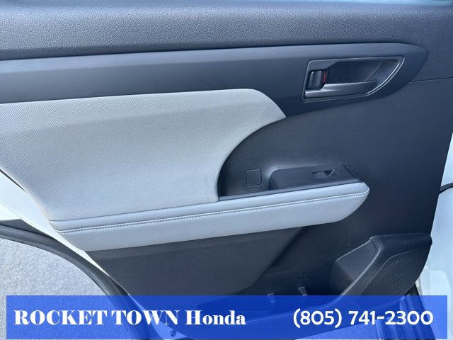 Used 2022 Toyota Highlander LE image 21