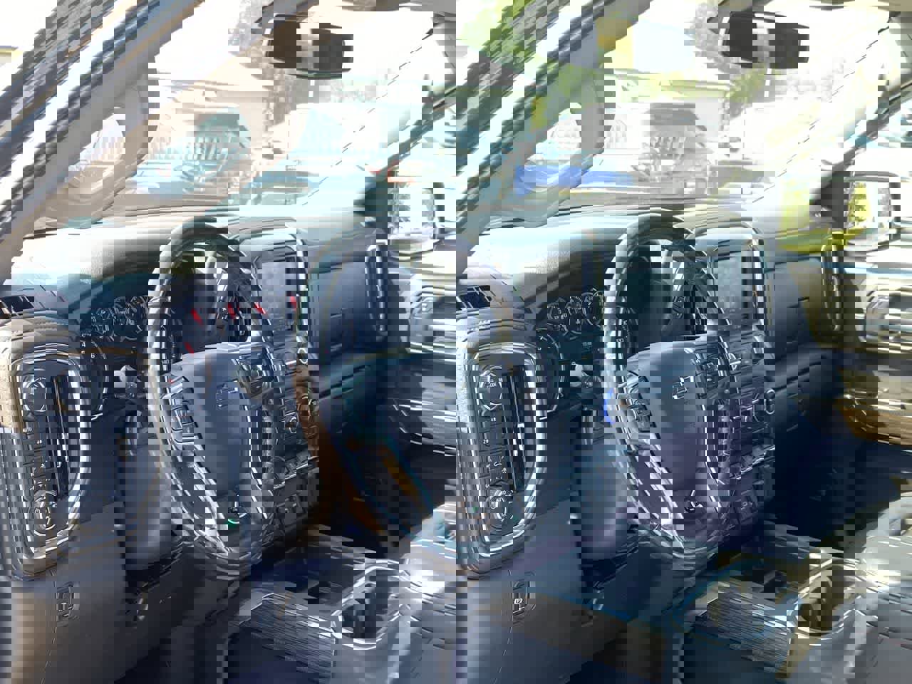 Used 2020 Chevrolet Silverado 1500 RST image 2