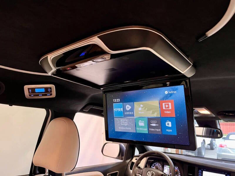 Used 2020 Toyota Sienna LE w/ LE Preferred Package AWD/4WD image 17