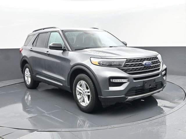 Used 2022 Ford Explorer XLT w/ Equipment Group 202A AWD/4WD image 3