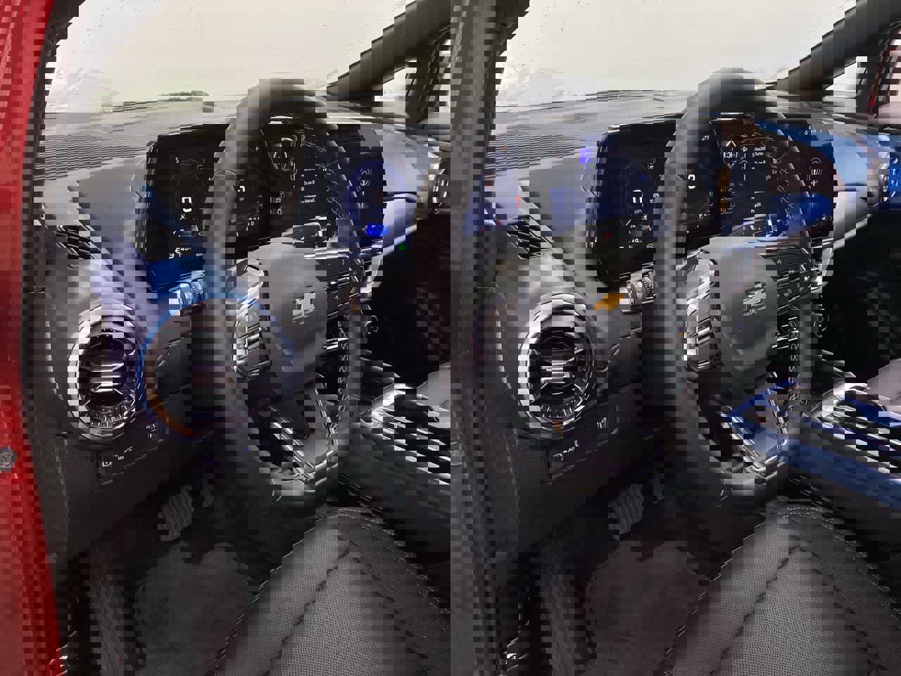 Used 2025 Chevrolet Equinox EV LT w/ Convenience Package image 2