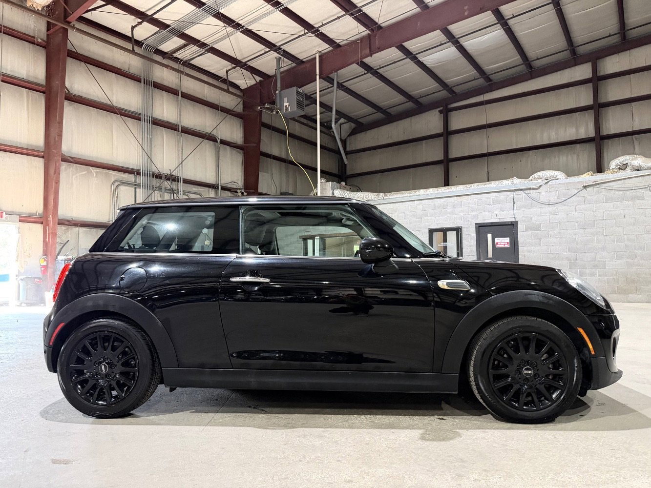 Used 2019 MINI Cooper 2-Door Hardtop w/ Signature Upholstery Package FWD image 4