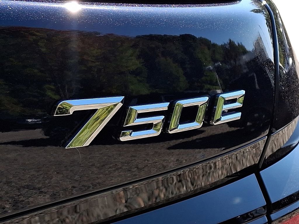 New 2026 BMW 750e xDrive w/ Executive Package image 10