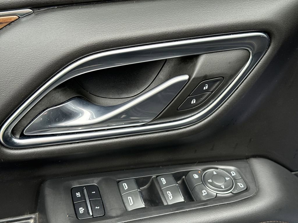 Used 2023 Chevrolet Suburban High Country image 15
