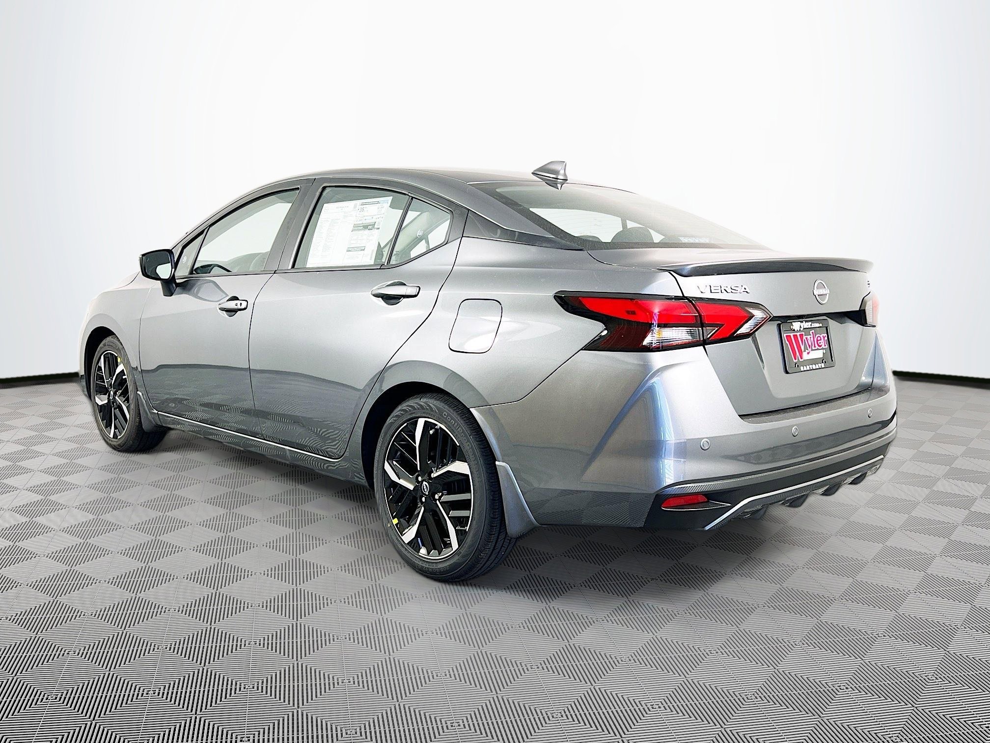 New 2025 Nissan Versa SR w/ Trunk Package image 27