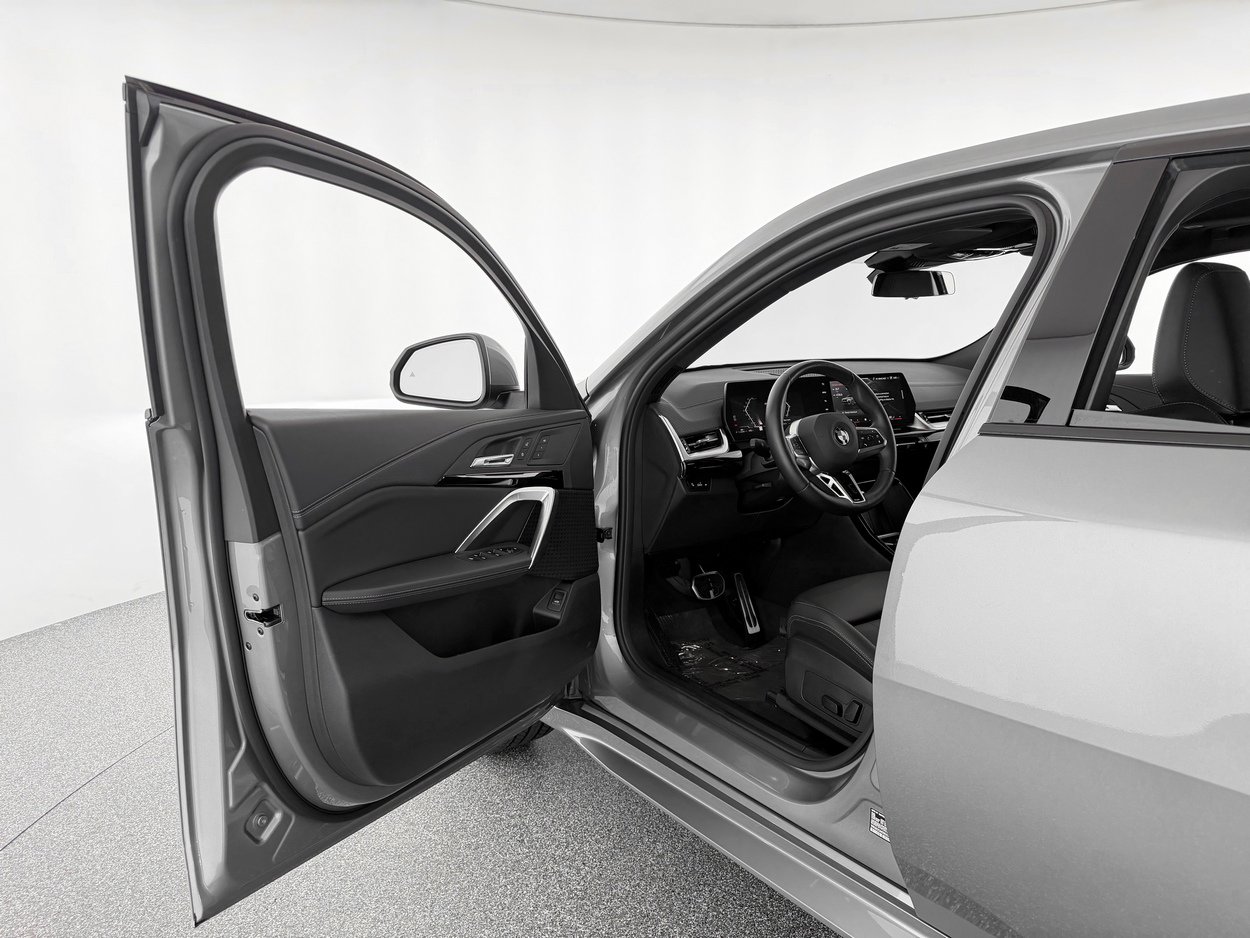 Used 2025 BMW X2 xDrive28i w/ M Sport Package image 10