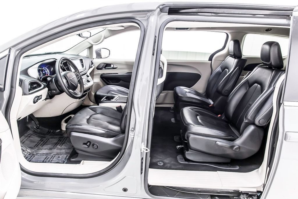 Used 2022 Chrysler Pacifica Touring-L FWD image 27