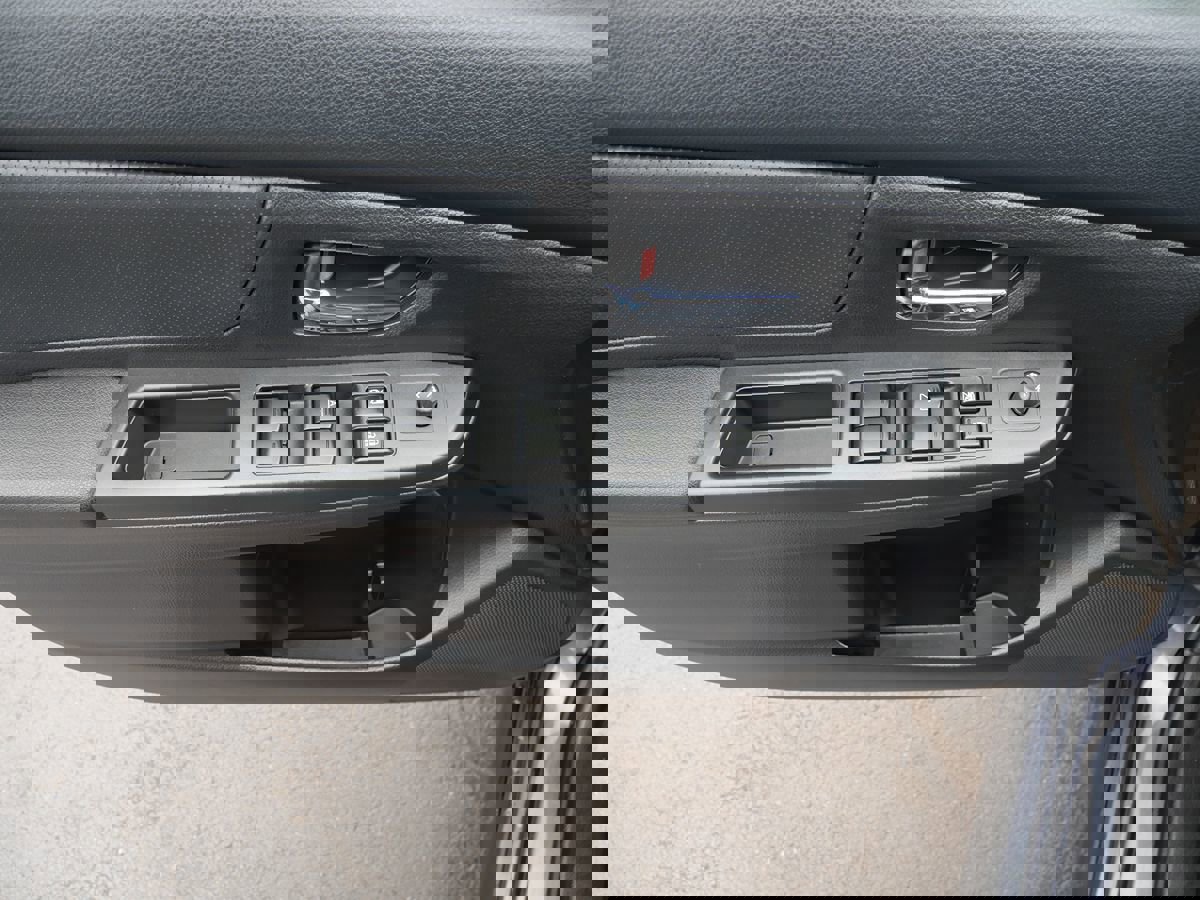 Used 2013 Subaru Crosstrek 2.0i Limited image 13