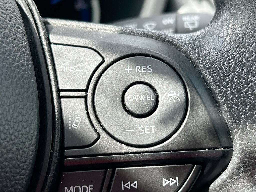 Used 2025 Toyota RAV4 LE AWD/4WD image 17