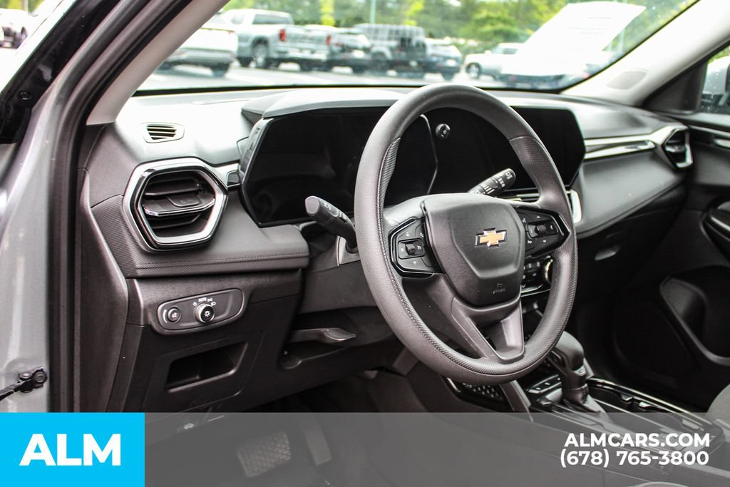 Used 2025 Chevrolet TrailBlazer LT FWD image 30