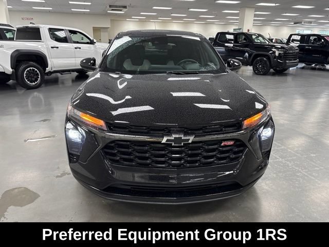Used 2024 Chevrolet Trax RS w/ Driver Confidence Package FWD image 2