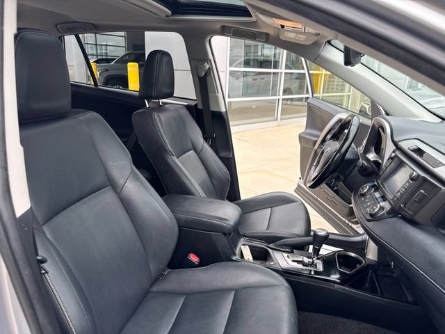 Used 2018 Toyota RAV4 Limited AWD/4WD image 31
