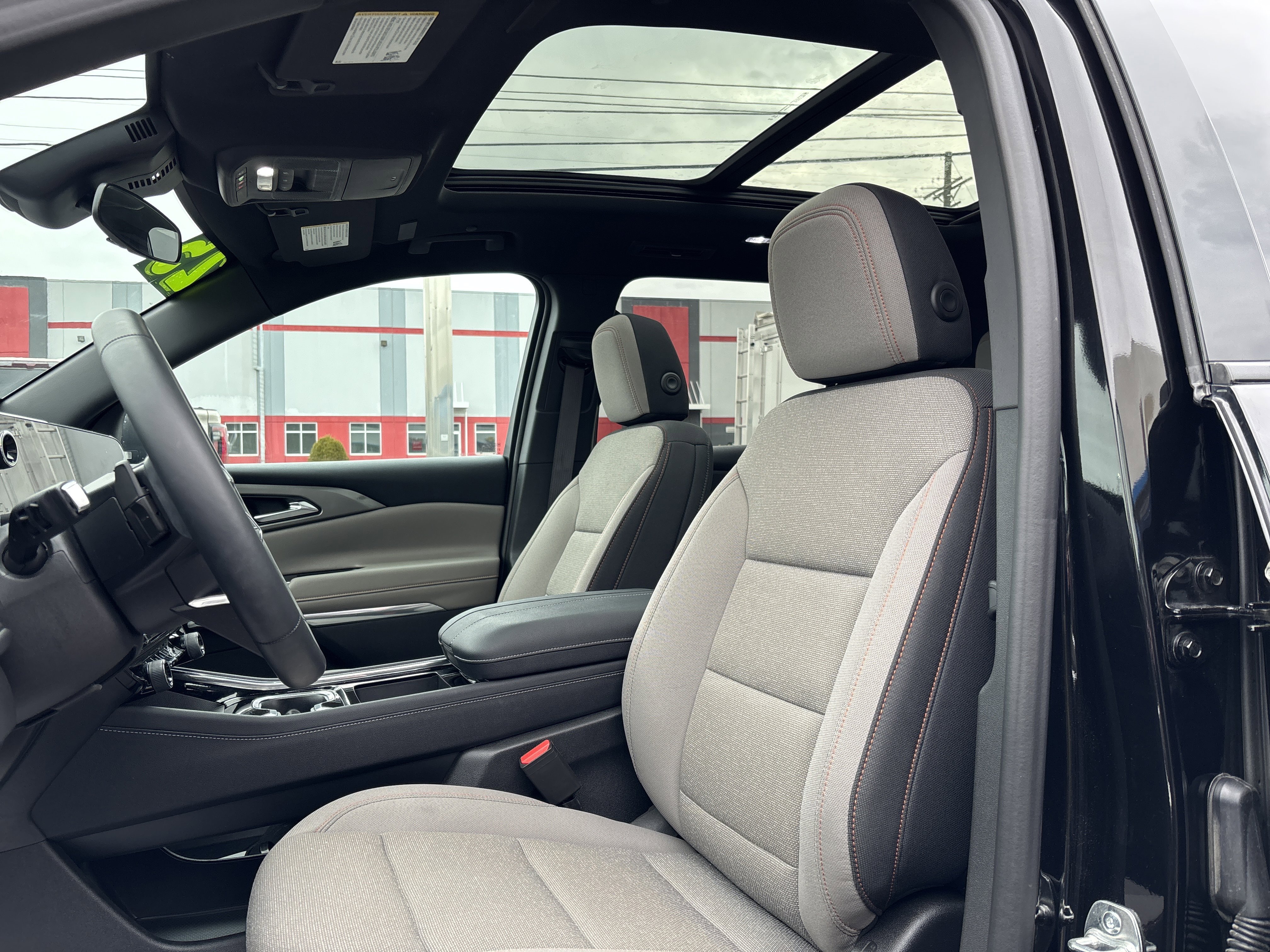 Used 2025 Chevrolet Traverse LT w/ Sun and Wheel Package image 23