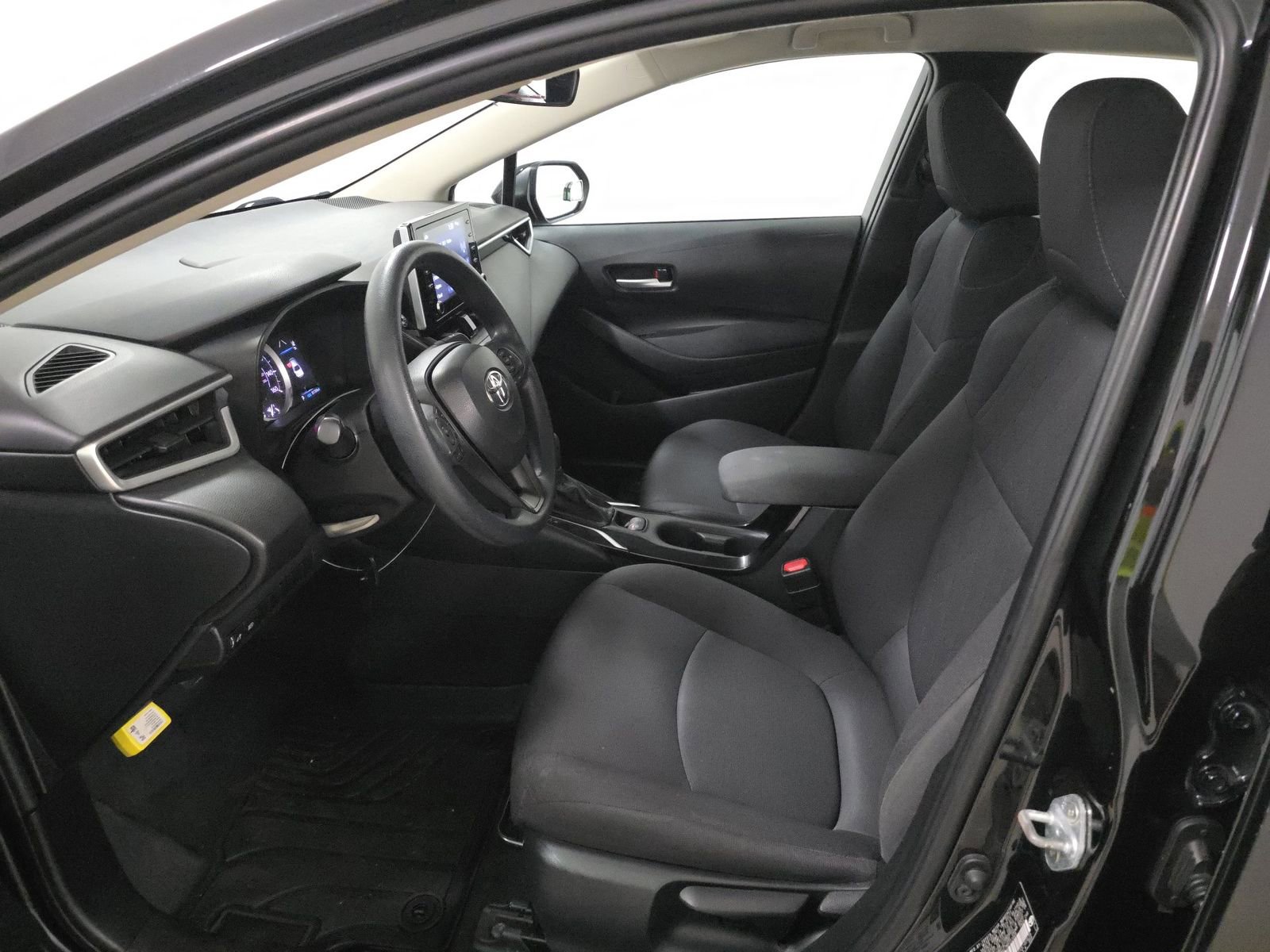 Used 2021 Toyota Corolla LE FWD image 11