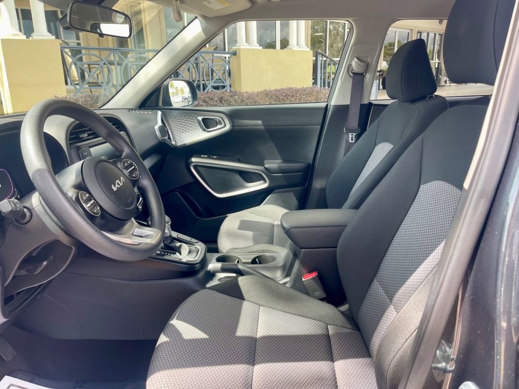 Used 2025 Kia Soul LX w/ LX Technology Package image 11