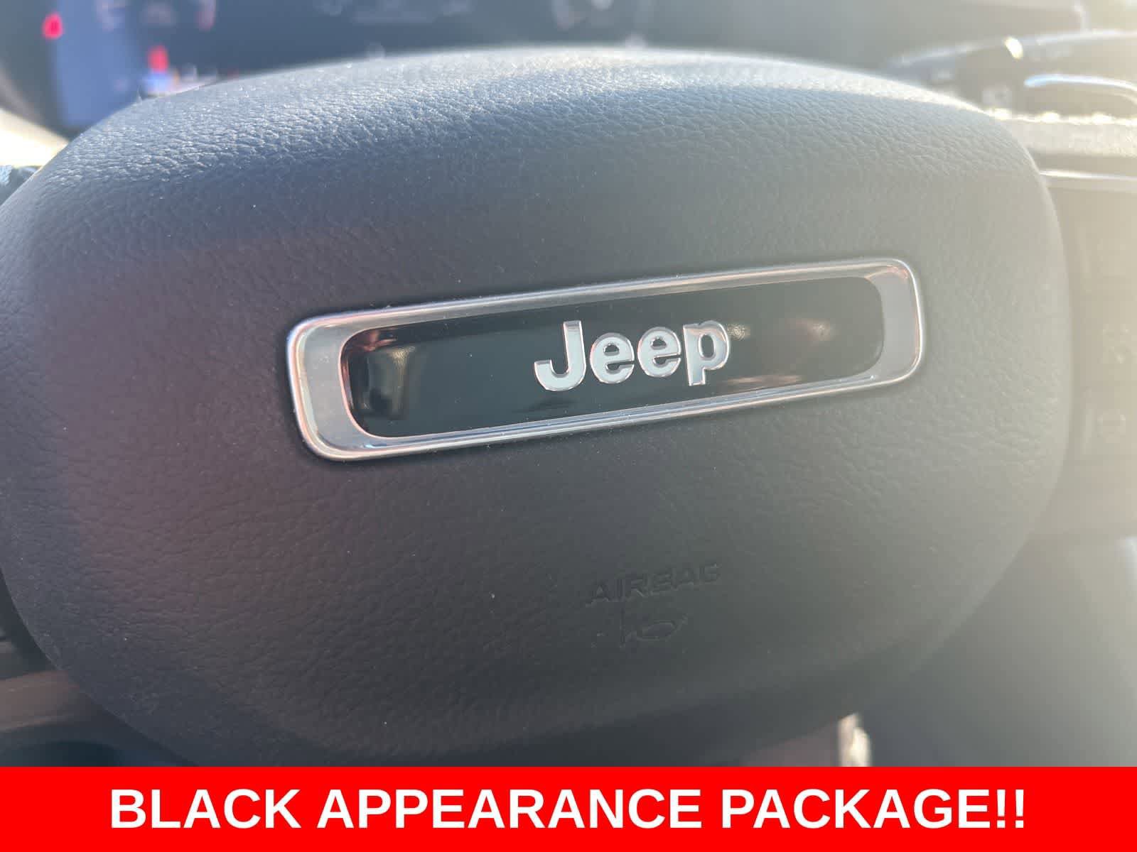 Used 2023 Jeep Grand Cherokee Limited w/ Black Appearance Package AWD/4WD image 32