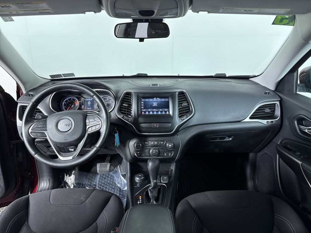 Used 2019 Jeep Cherokee Latitude w/ Cold Weather Group AWD/4WD image 3