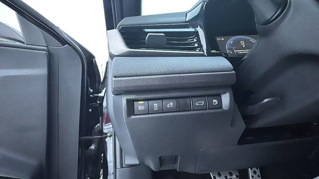 Used 2025 Toyota Camry SE image 14