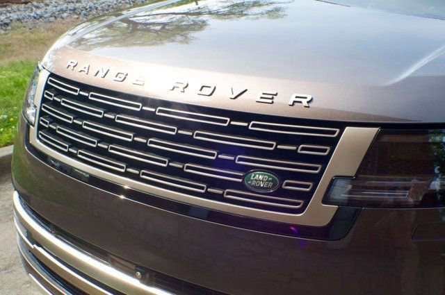 Used 2025 Land Rover Range Rover Long Wheelbase SE AWD/4WD image 9
