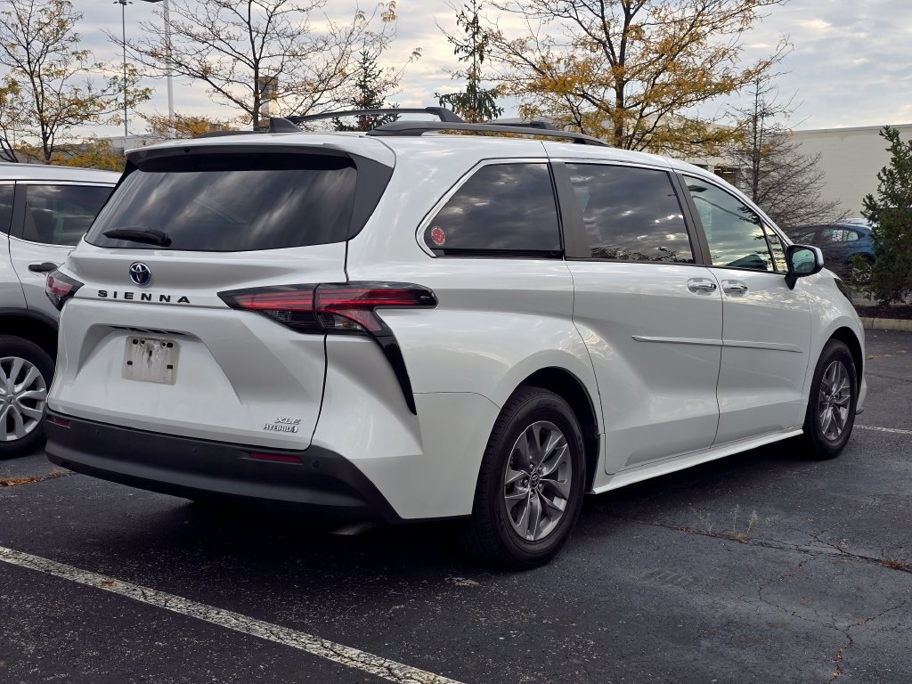Certified 2022 Toyota Sienna XLE w/ XLE Plus Package FWD image 8