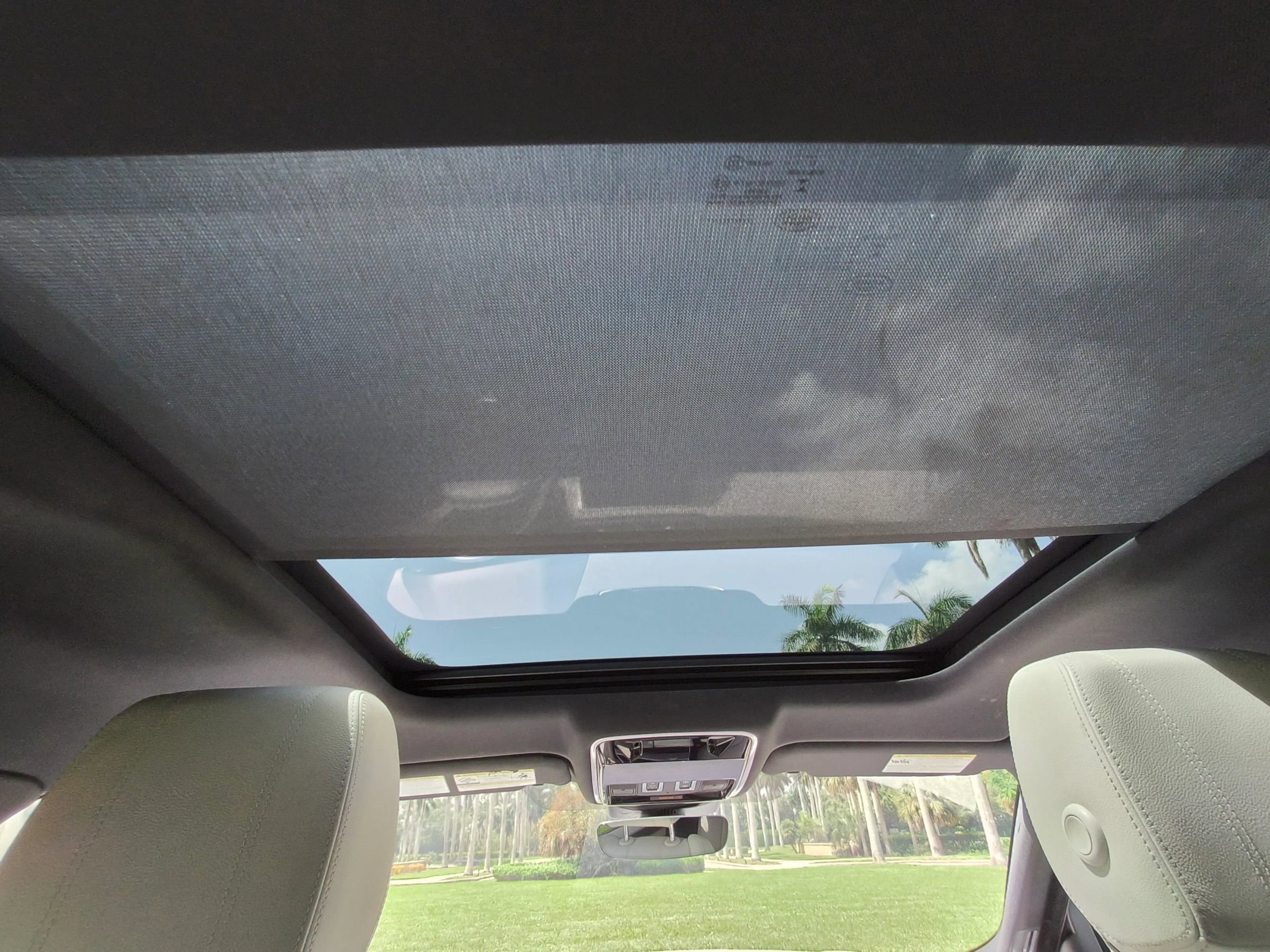 Used 2019 Land Rover Range Rover Velar R-Dynamic SE image 21