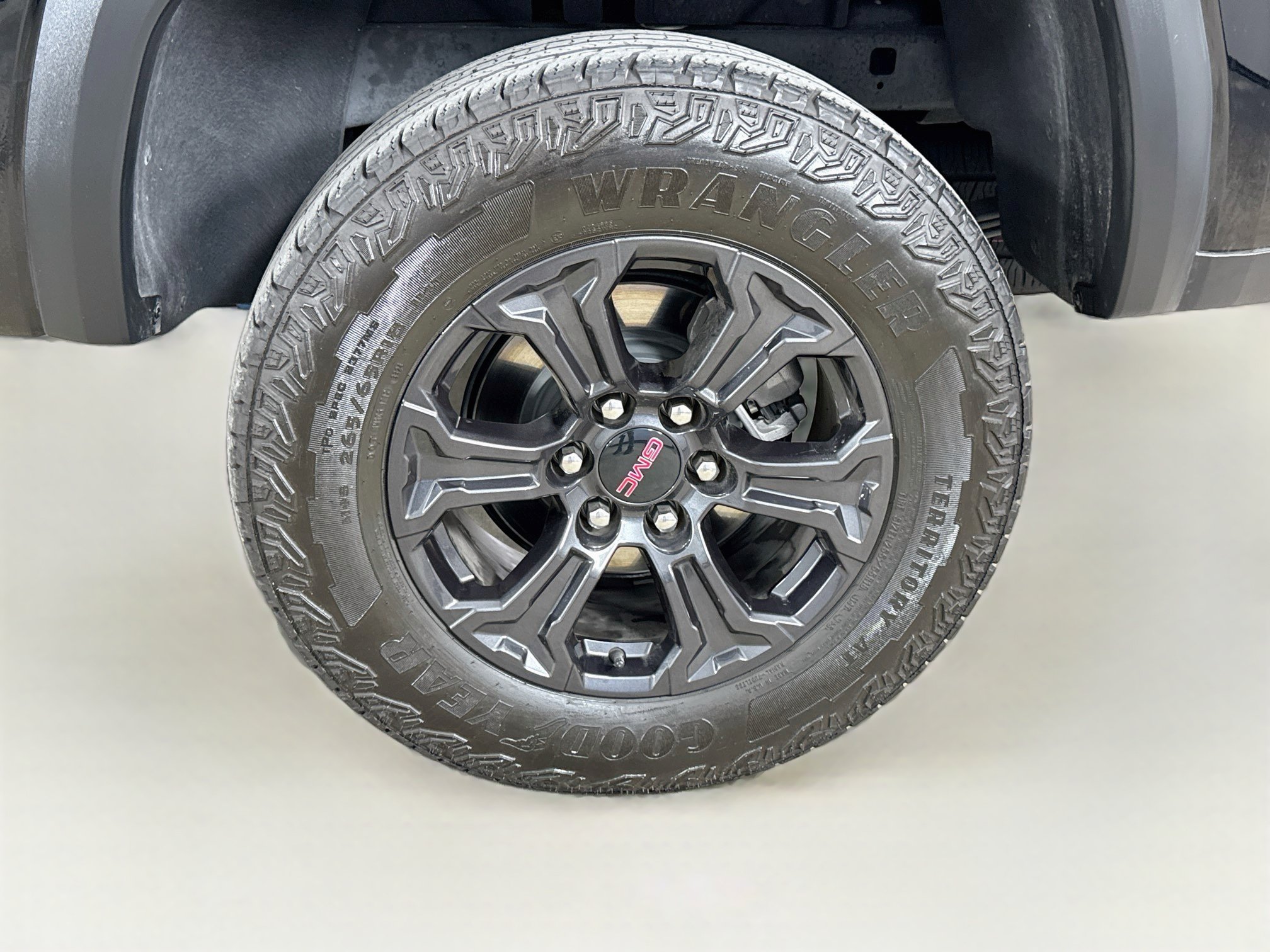 Used 2024 GMC Canyon Elevation w/ Convenience Package RWD image 32