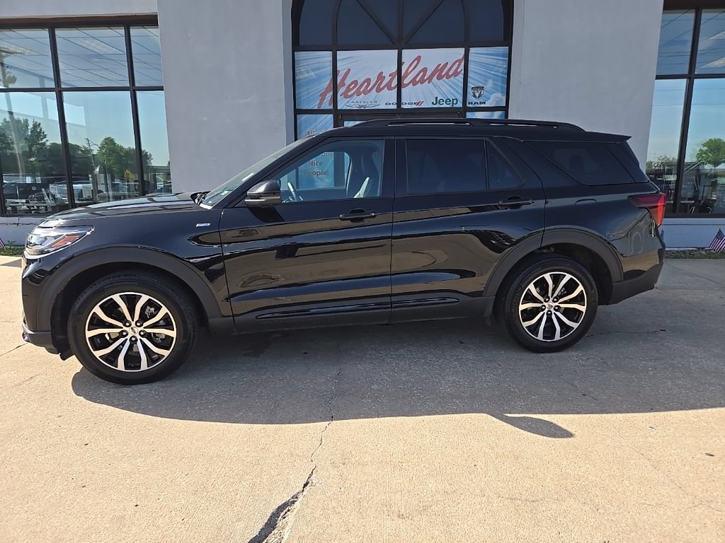 Used 2025 Ford Explorer ST-Line AWD/4WD image 6