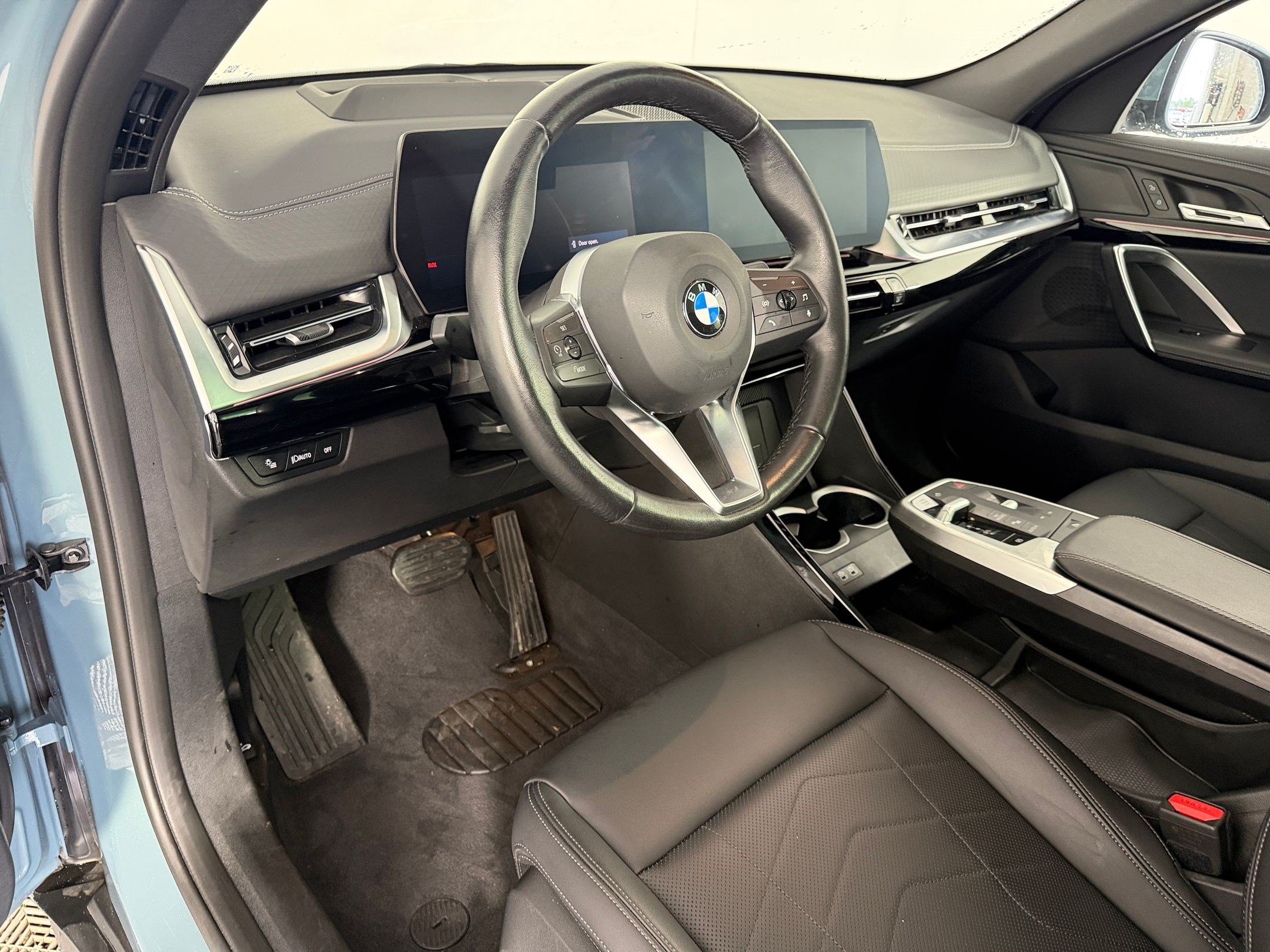 Used 2025 BMW X2 xDrive28i AWD/4WD image 4