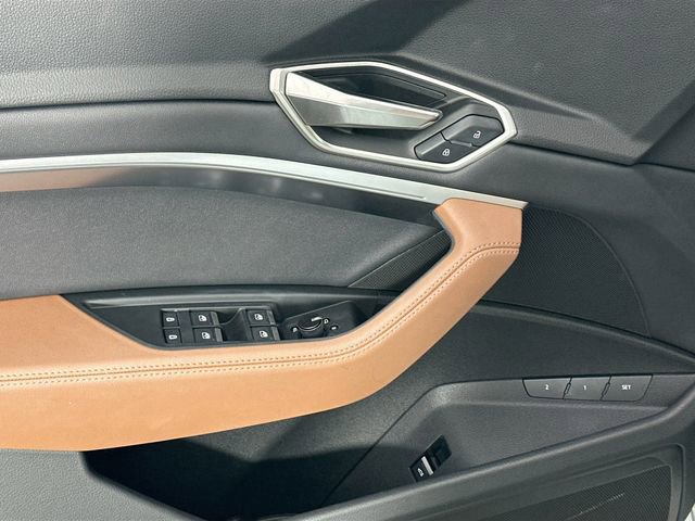 Used 2024 Audi Q8 e-tron Premium image 25