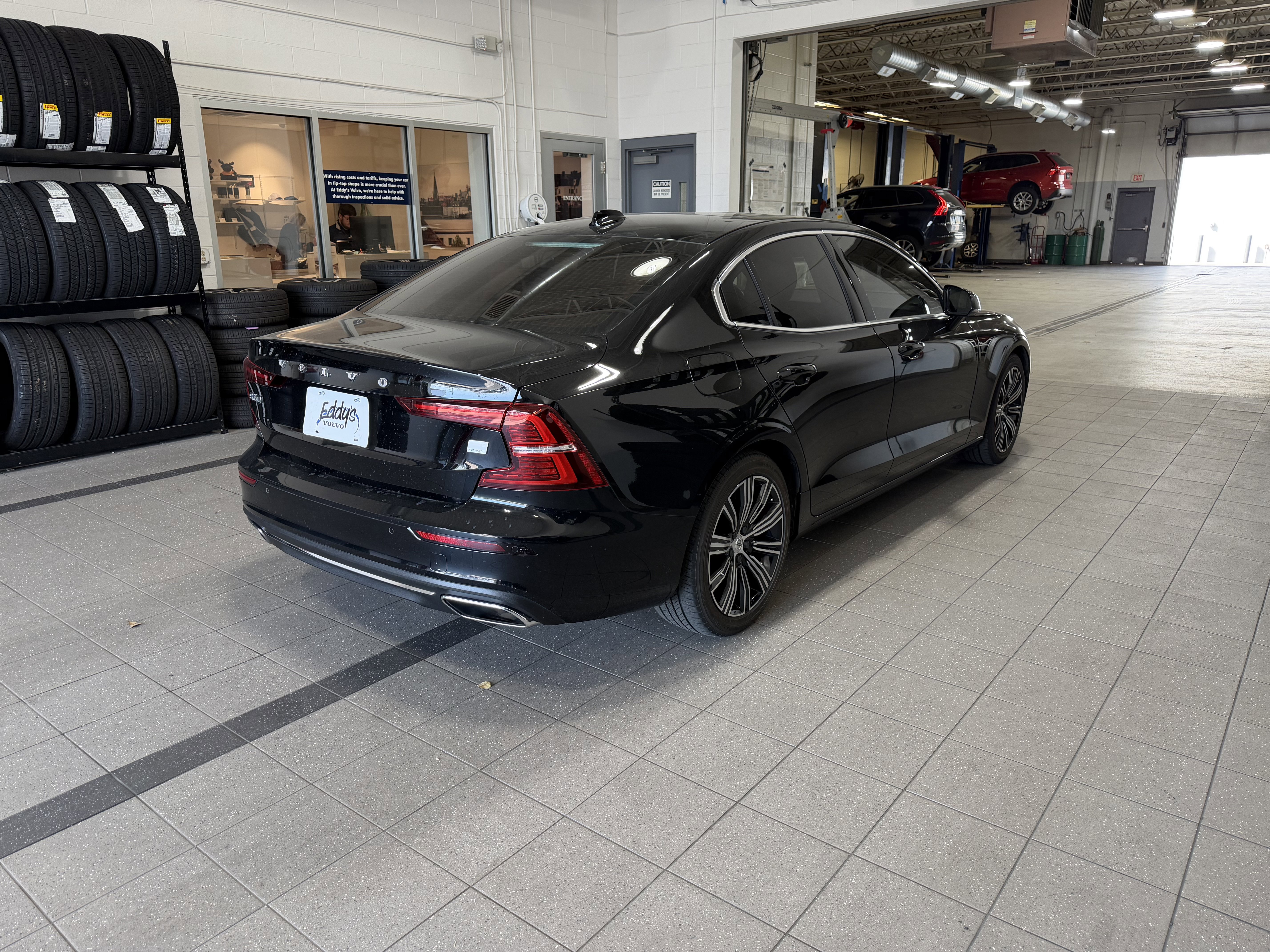 Used 2021 Volvo S60 T8 Inscription image 9