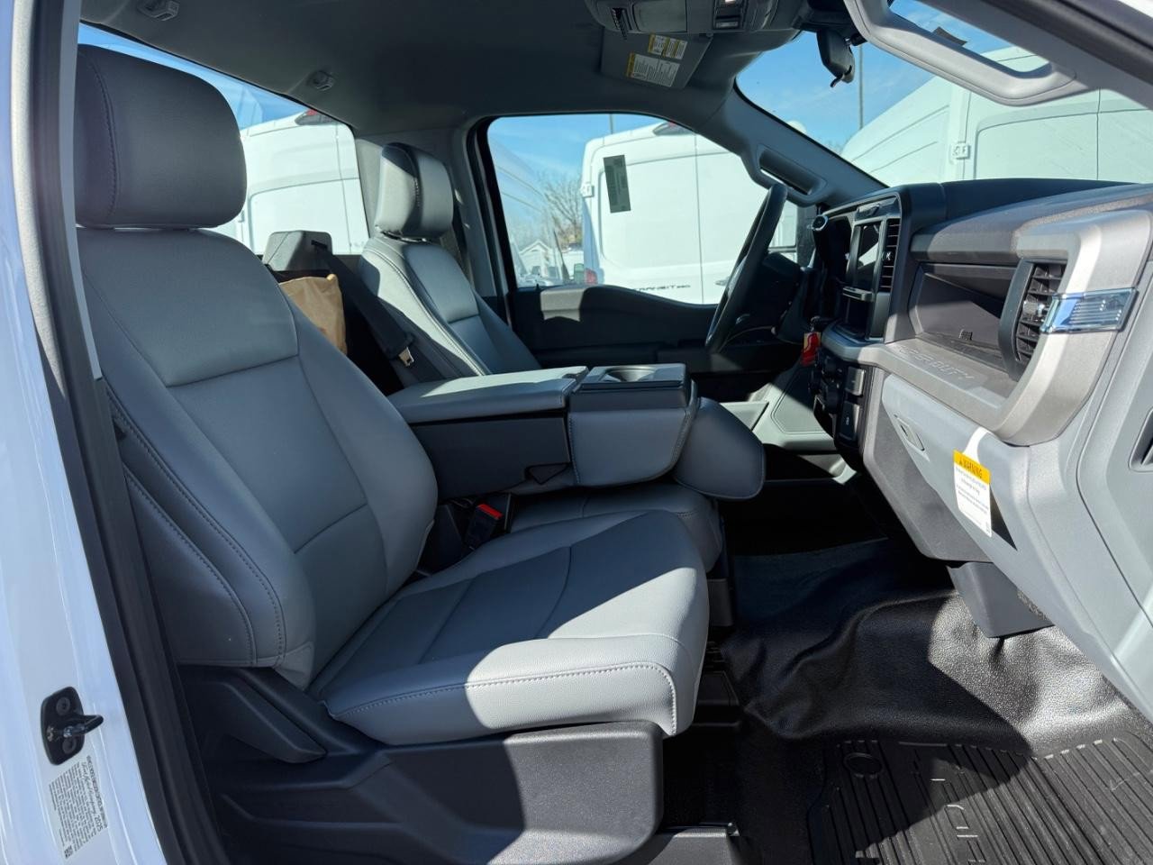 New 2025 Ford F550 4x4 Regular Cab Super Duty image 5