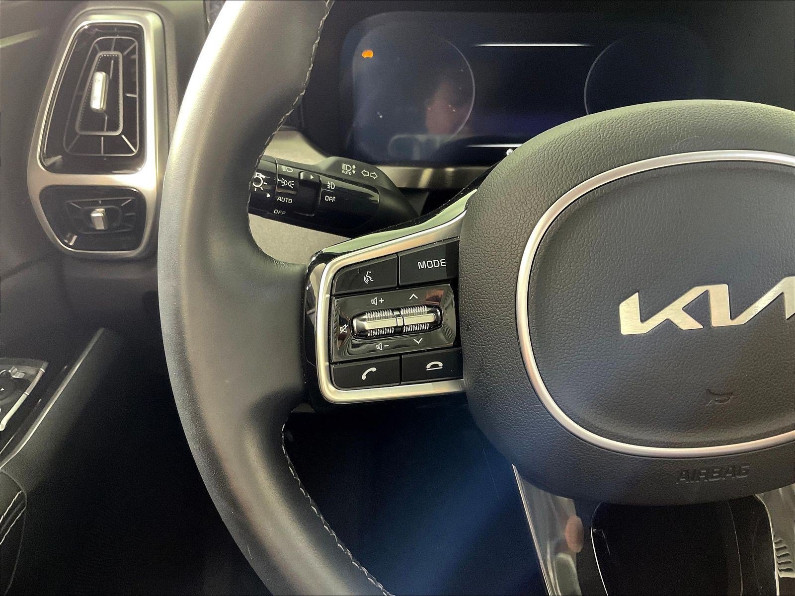 Used 2023 Kia Sorento SX AWD/4WD image 12