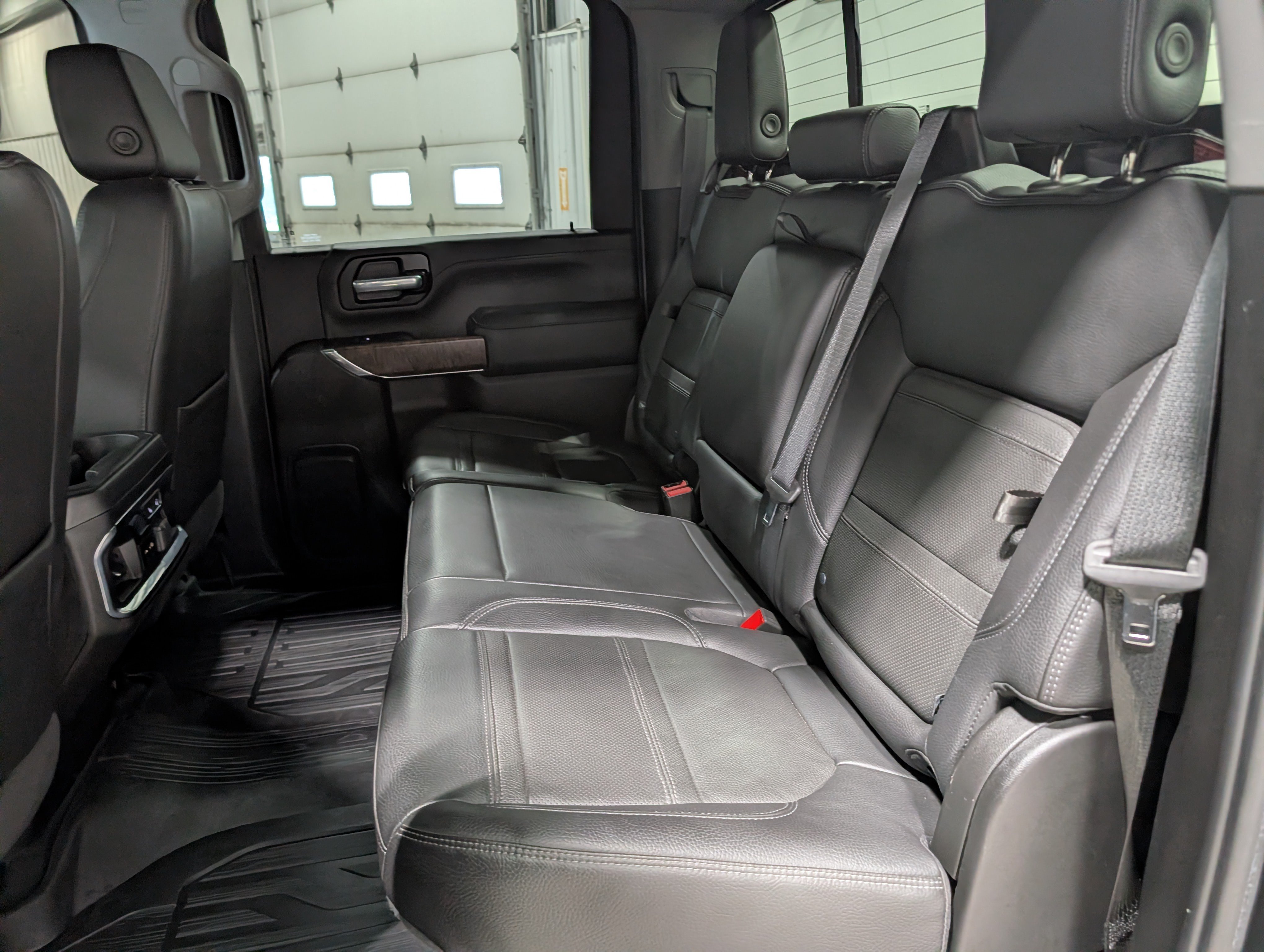 Used 2022 GMC Sierra 3500 Denali w/ Denali Ultimate Package AWD/4WD image 18