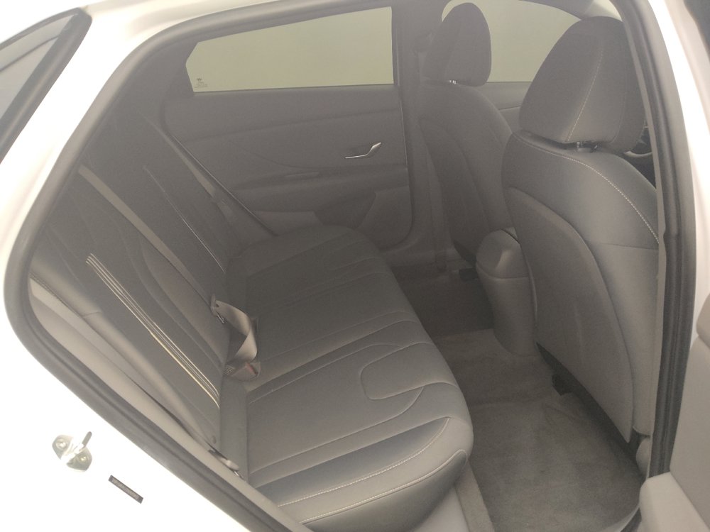 Used 2022 Hyundai Elantra SEL FWD image 19