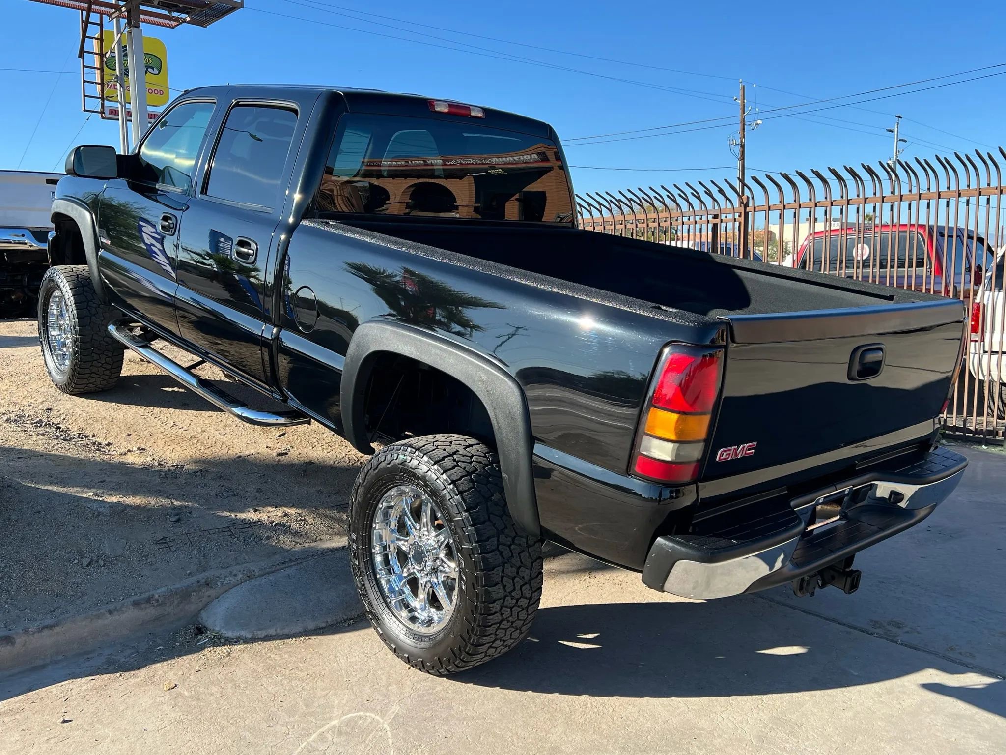 Used 2004 GMC Sierra 2500 SLT w/ Heavy-Duty Power Package AWD/4WD image 10
