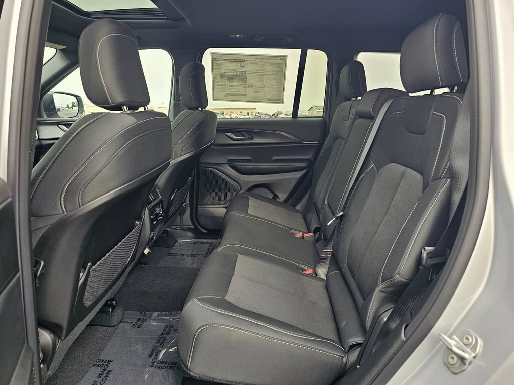 New 2025 Jeep Grand Cherokee Laredo X w/ Luxury Tech Group I AWD/4WD image 13