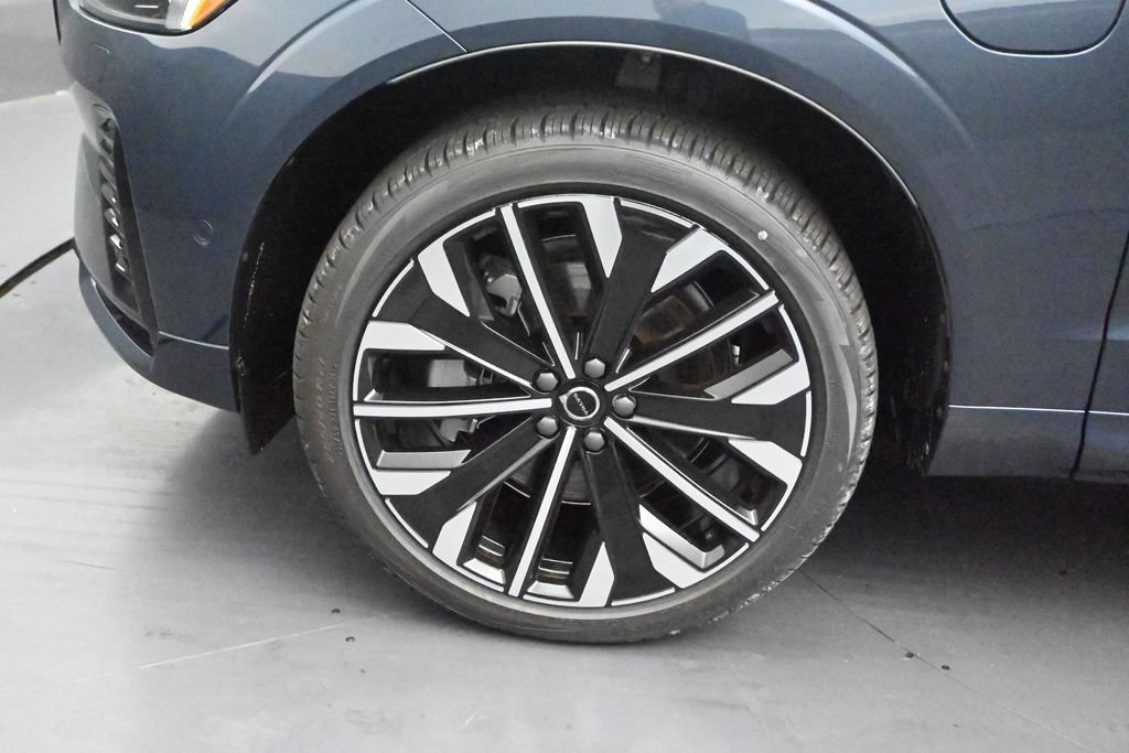 New 2026 Volvo XC60 T8 Ultra w/ Protection Package Premier AWD/4WD image 9
