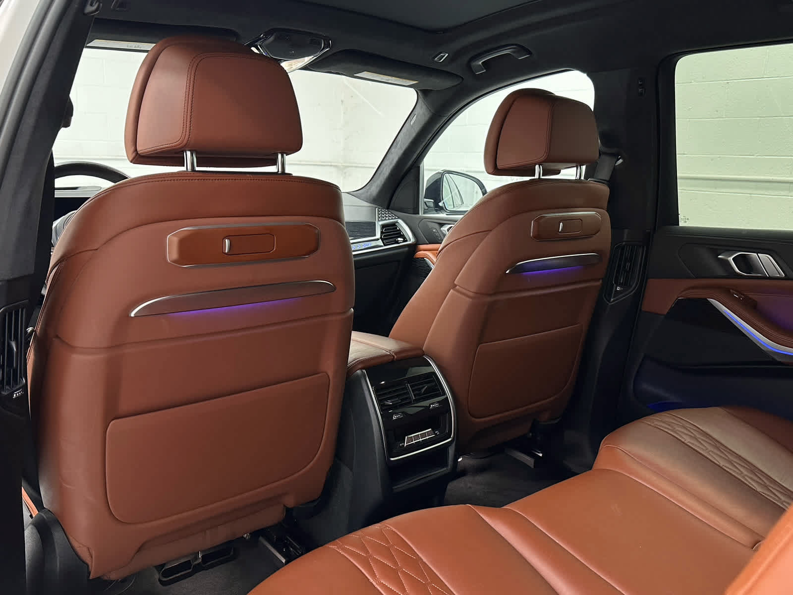 Used 2023 BMW X7 xDrive40i w/ M Sport Package AWD/4WD image 14