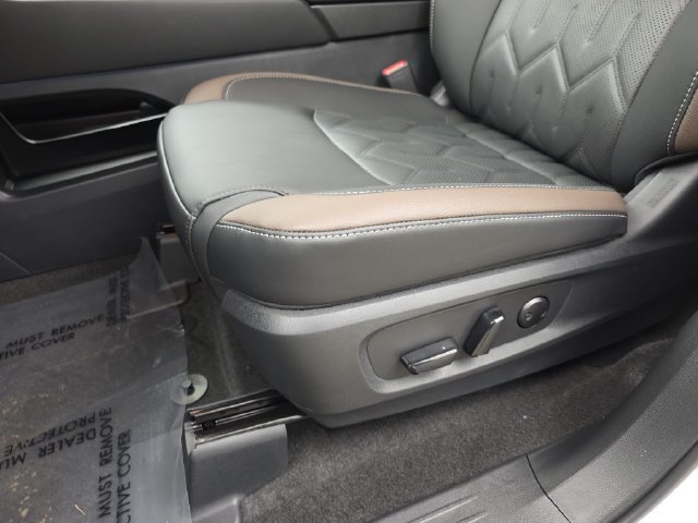 New 2026 Nissan Pathfinder Platinum w/ Accent Package FWD image 39