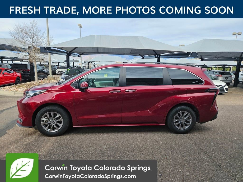 Used 2023 Toyota Sienna XLE w/ XLE Plus Package image 5